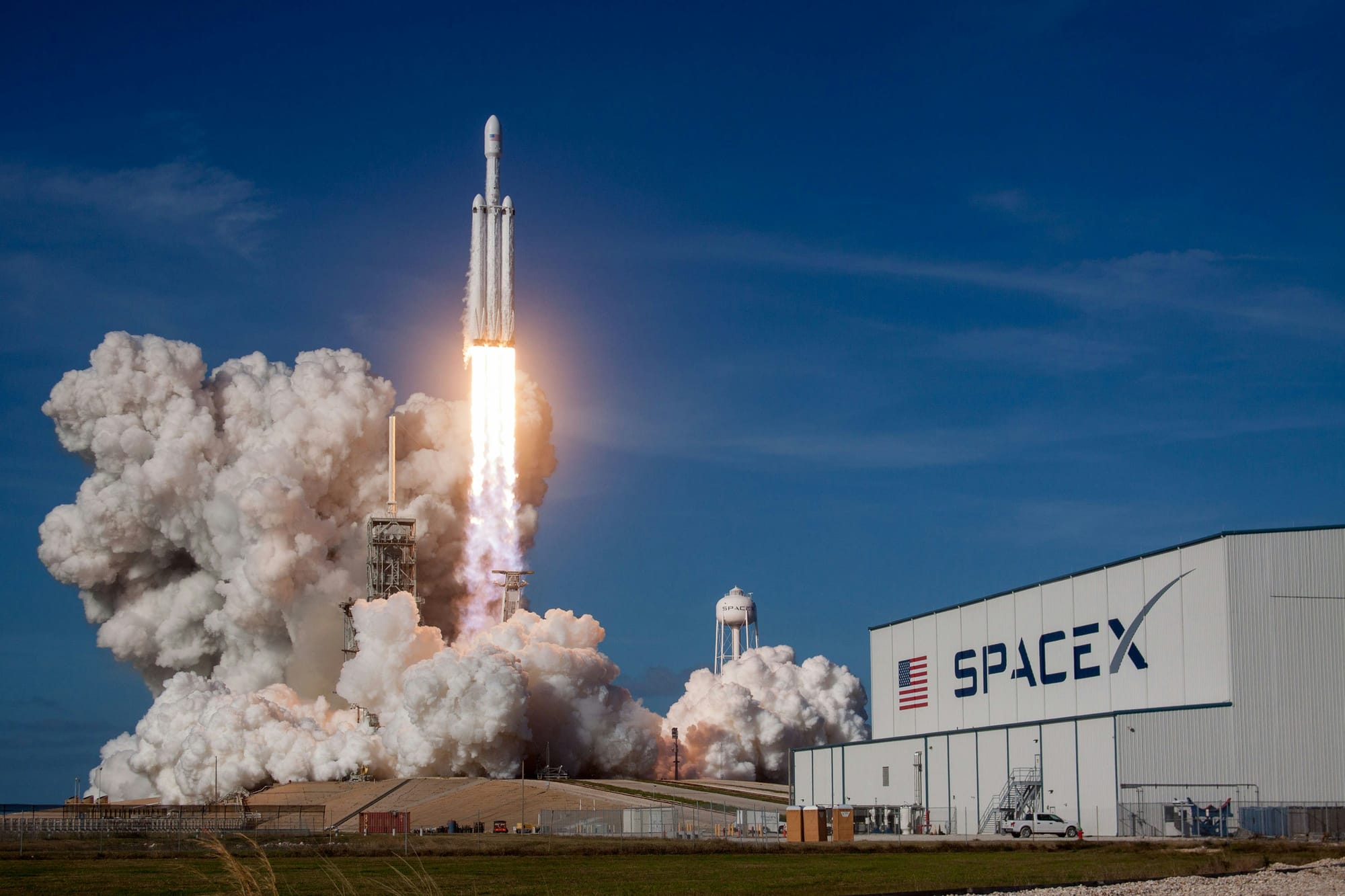 SpaceX Valued at $800 Billion with Plans for 2026 IPO to Fund AI Data Centers in Space
